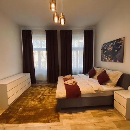 Moderni Vedle Divadla - Netflix, Wi-fi Zdarma Apartment